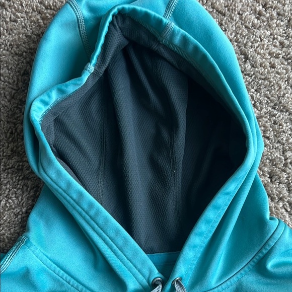 Host Pick - Patagonia Turquoise Hoodie with Yellow Logo - Picture 4 of 9